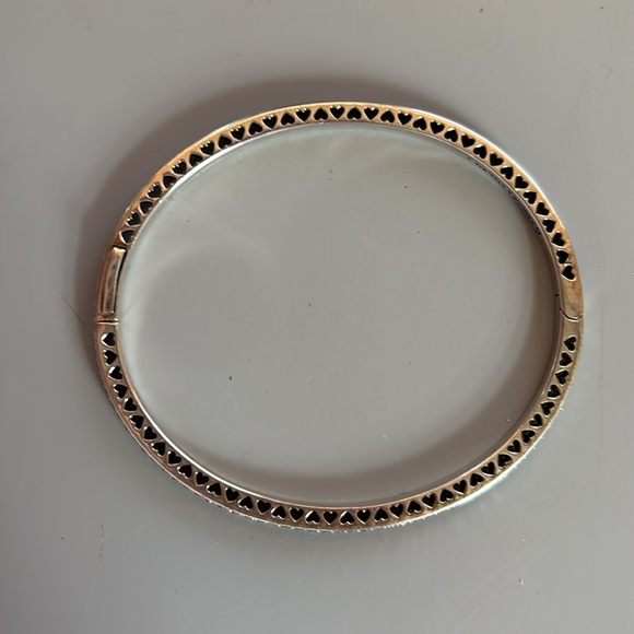 PANDORA Radiant Hearts Bangle EUC - Picture 2 of 6